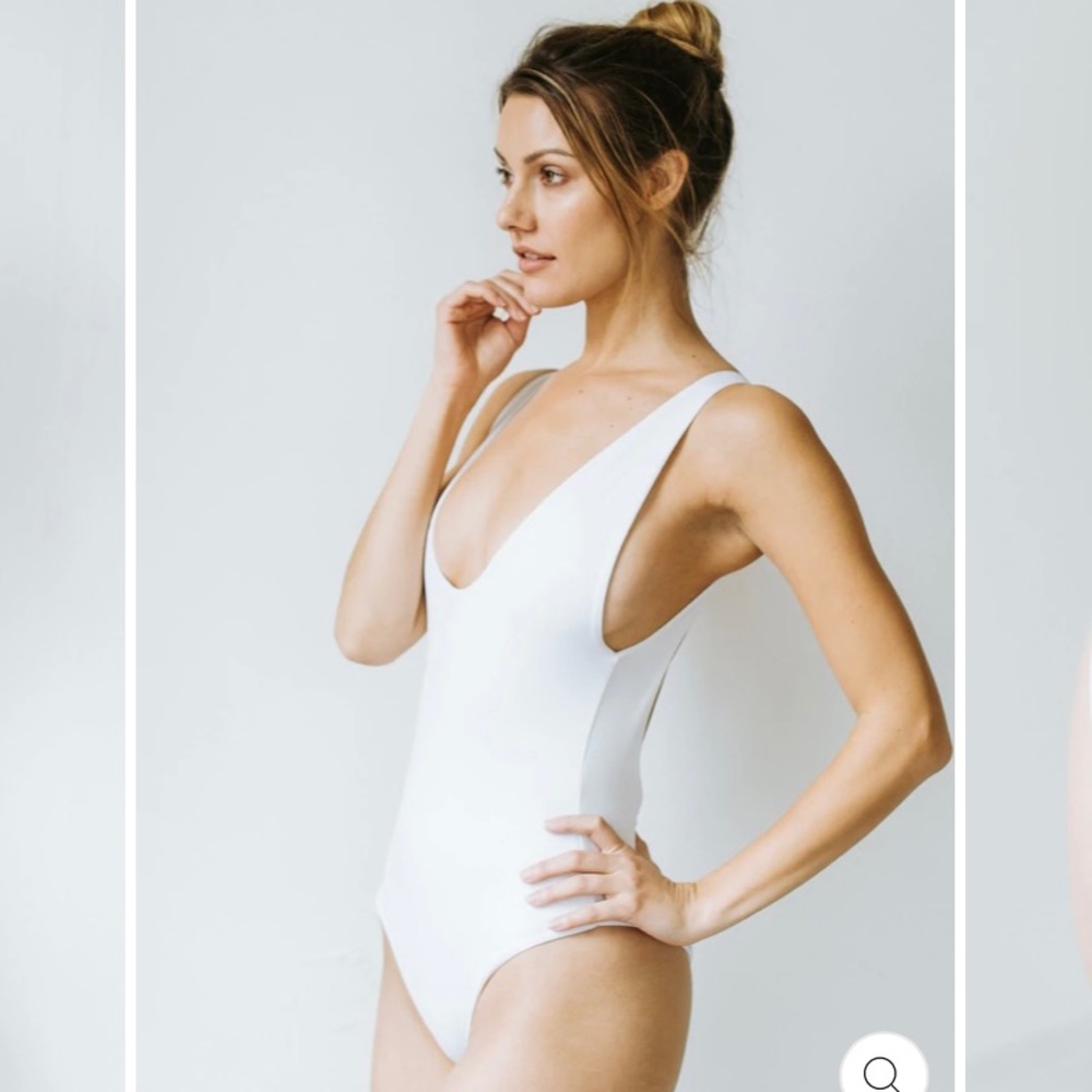 THE MINIMALIST by LONDRE One piece. From Charlybox.